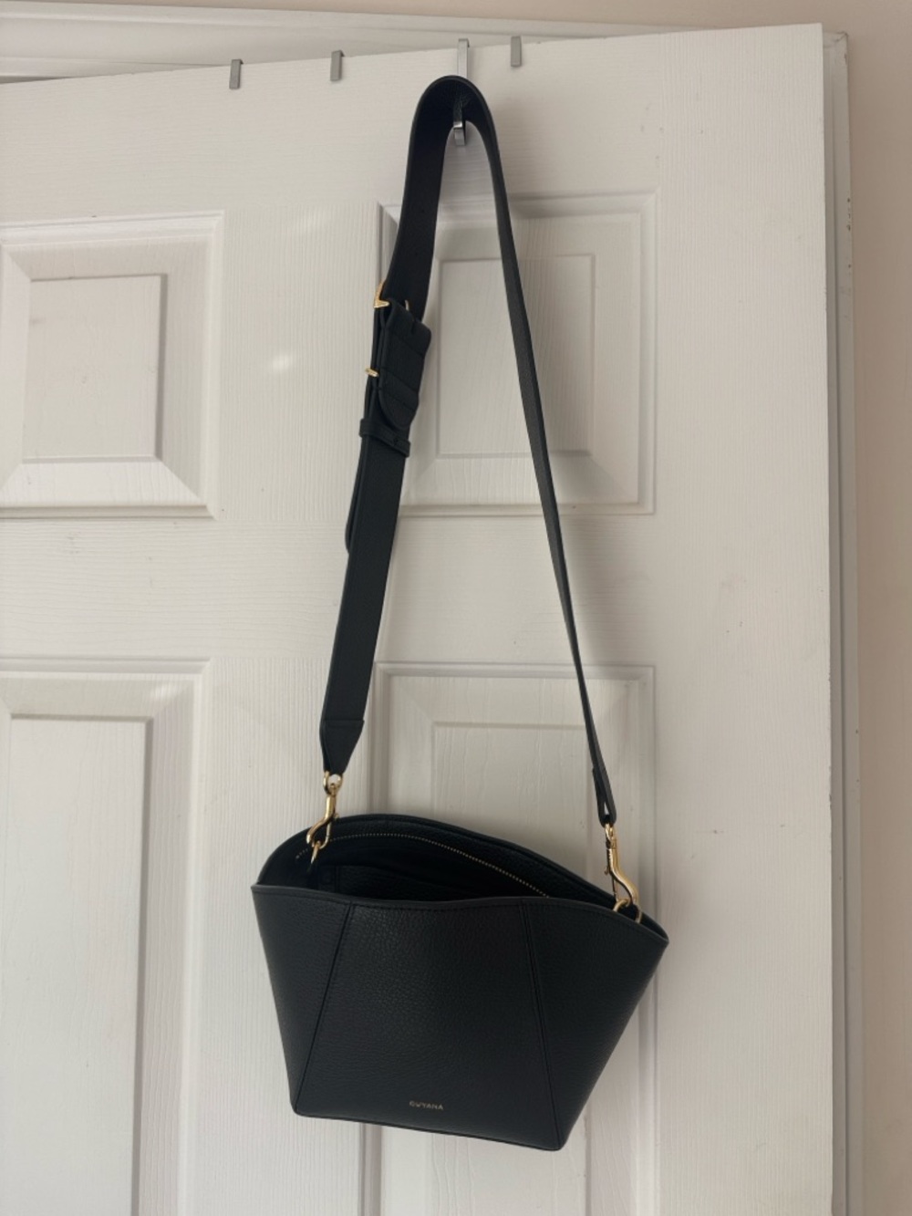 CUYANA • FORMA • Pebble Leather Crossbody Bag with Gold Hardware